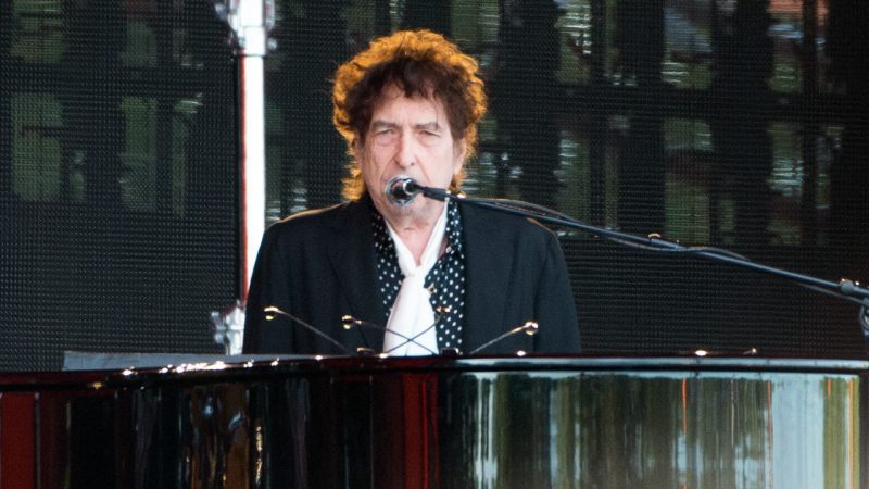 Bob Dylan is banning all phones from his UK shows - here's how he's making them off-limits